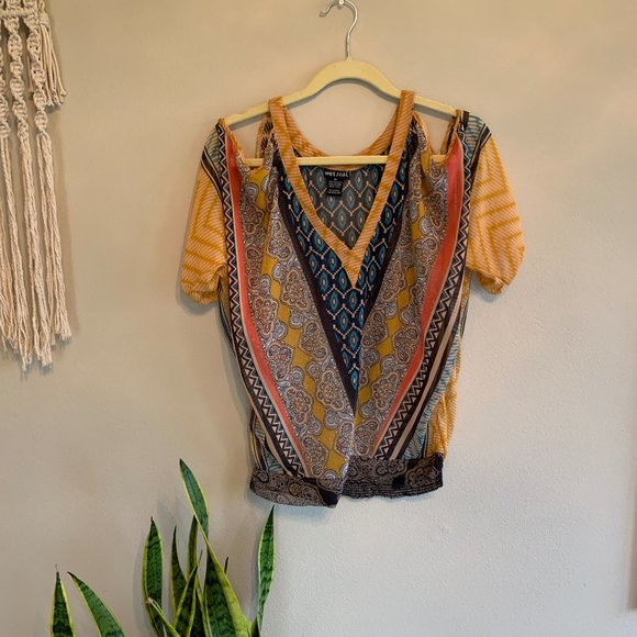 Flowy sheer off the shoulder top - Picture 2 of 4